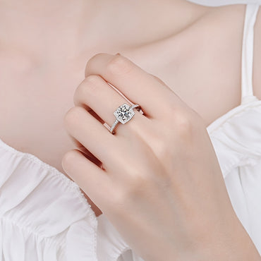 Women 1.0ct Moissanite 4-Prong Eternity Ring