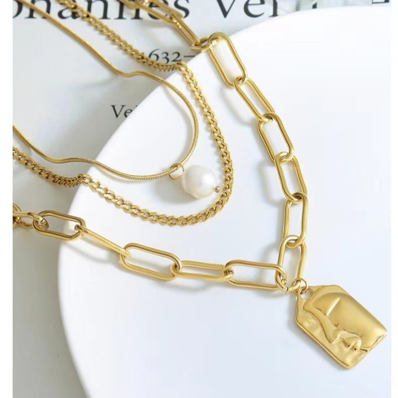 Portrait Pearl Necklace Set