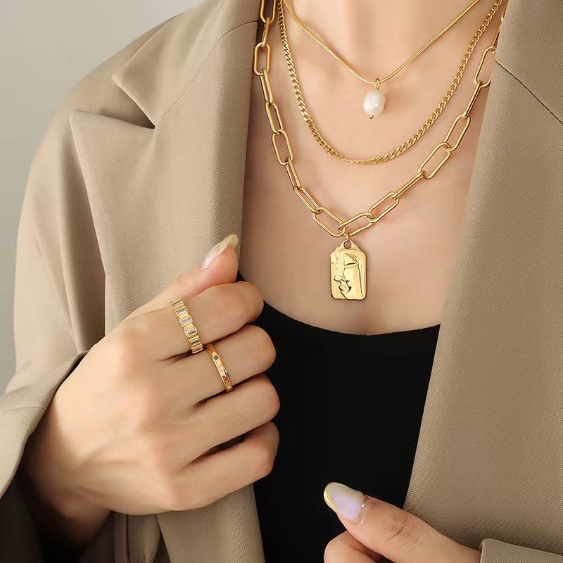 Portrait Pearl Necklace Set
