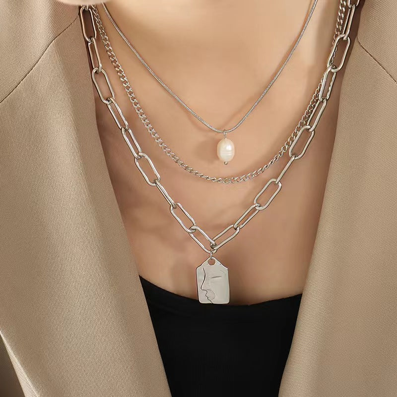 Portrait Pearl Necklace Set